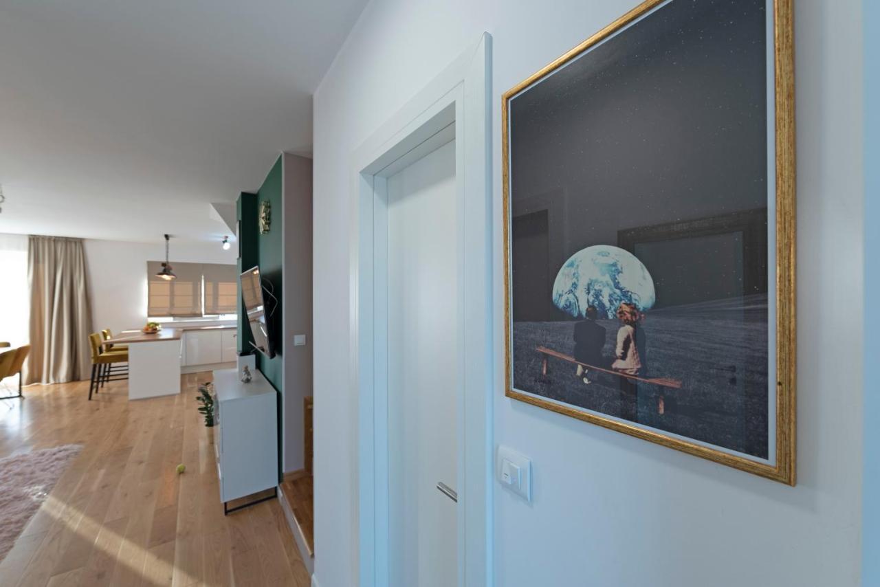 Sunny Bo Villa With A Heated Pool And Rooftop Jacuzzi Kaštela Esterno foto