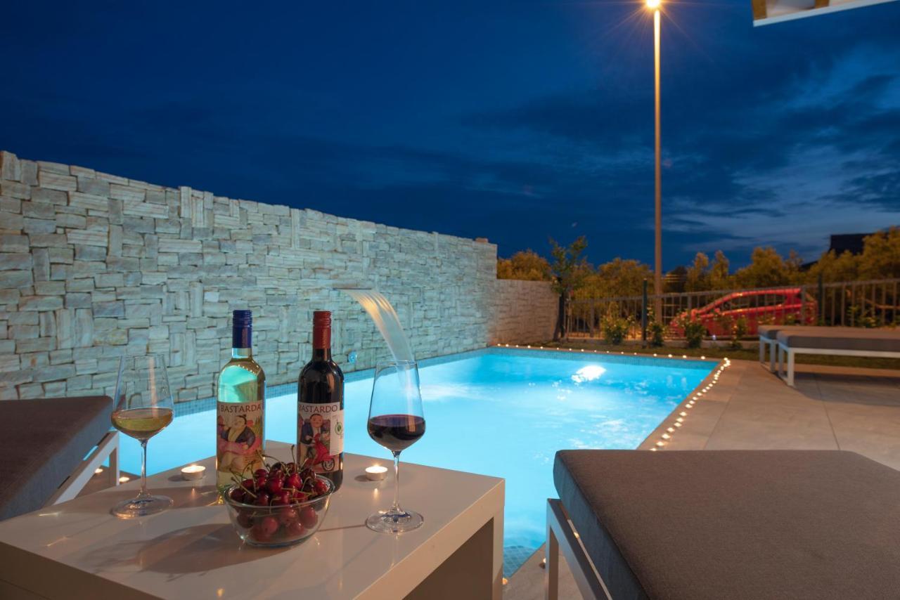 Sunny Bo Villa With A Heated Pool And Rooftop Jacuzzi Kaštela Esterno foto